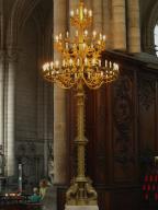 Ensemble de chandeliers d'église