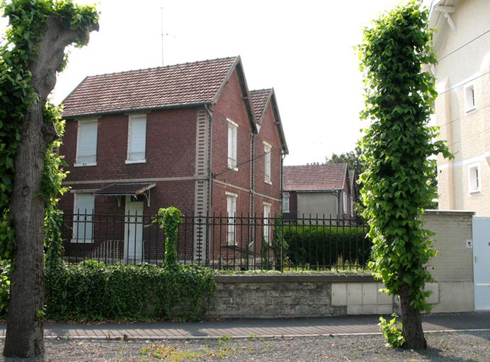 Ancienne maison de contremaître de l'usine Wallut à Montataire