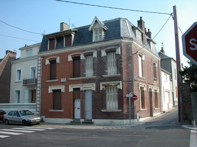 Maison à trois logements accolés (dont Les Chardons)