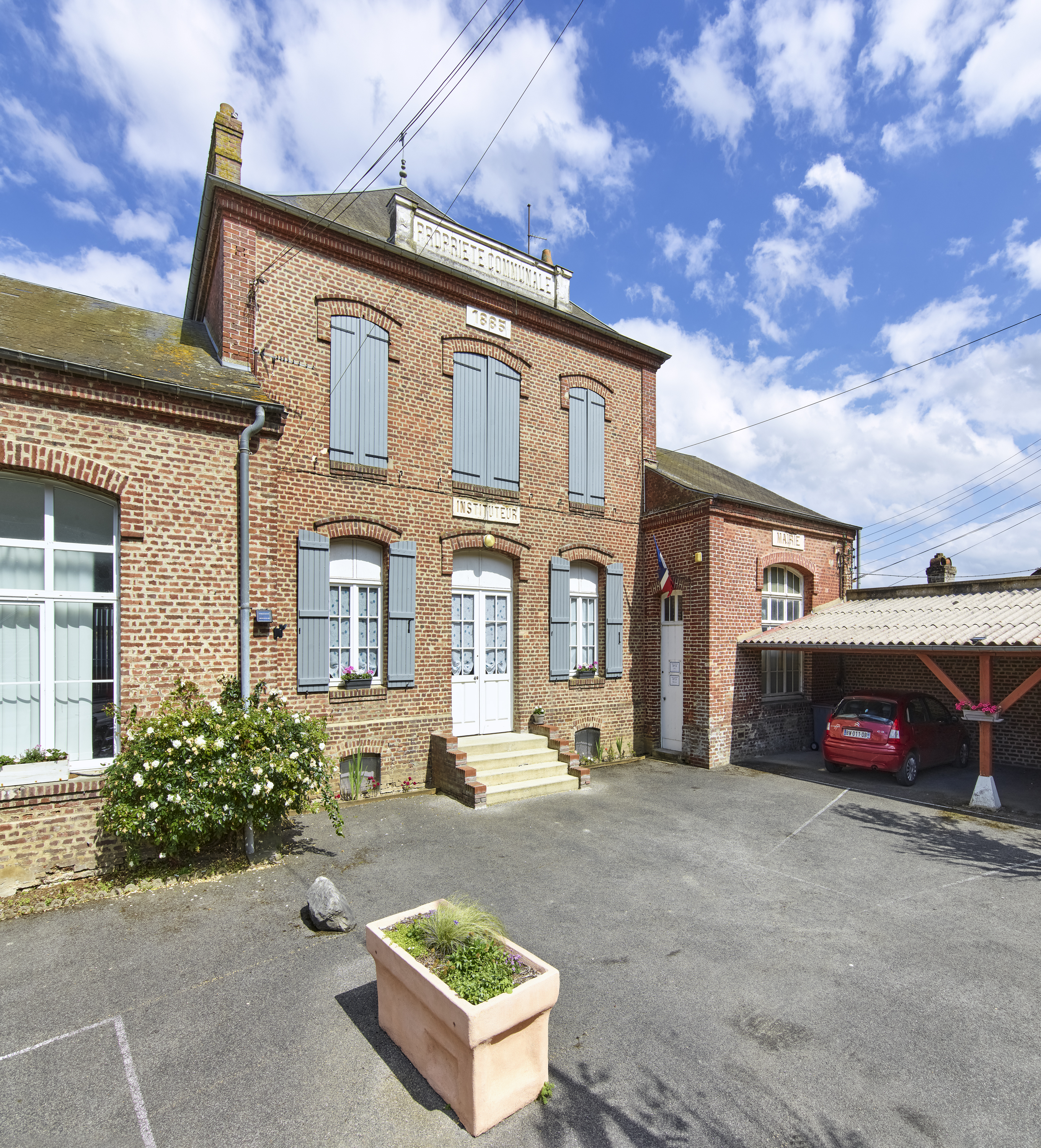 Ancienne école et mairie, actuellement bibliothèque de Mareuil-Caubert