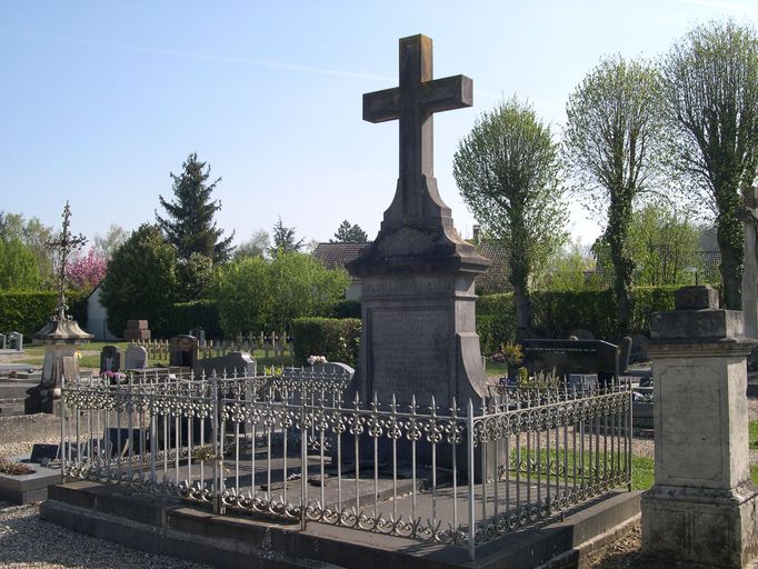 Cimetière communal de Sains-en-Amiénois