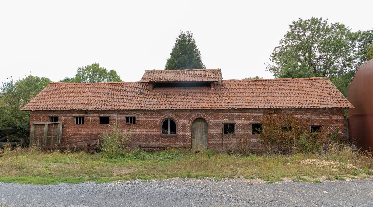 Ancienne ferme de l'abbaye Saint-Lucien de Beauvais, puis ferme dite de Thieux, aujourd'hui ferme du Tilloy