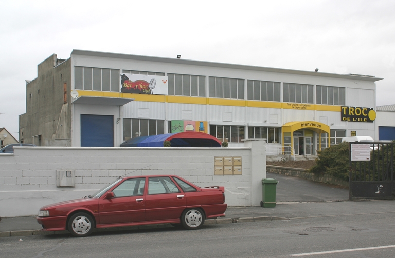 Ancienne usine de petit matériel électrique Hazemeyer, actuellement magasin de commerce