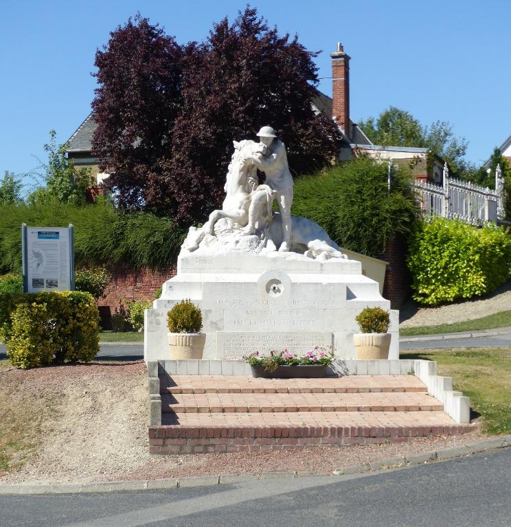 Monument aux morts de la 58e division britannique à Chipilly (soldat britannique et son cheval blessé)