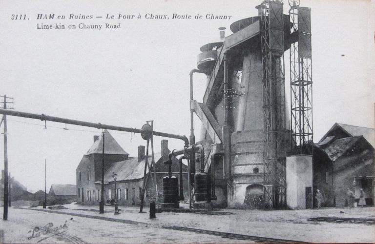 Ancienne sucrerie Bernot, puis Société Industrielle et Agricole de la Somme (SIAS), devenue usine de produits chimiques SICAC, puis Evonik-REXIM