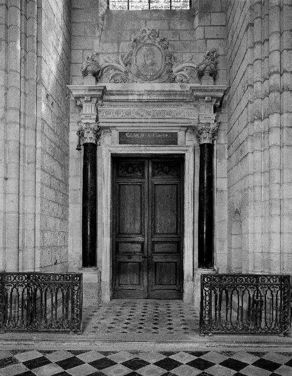 Porte de la grande sacristie (décor d'architecture)