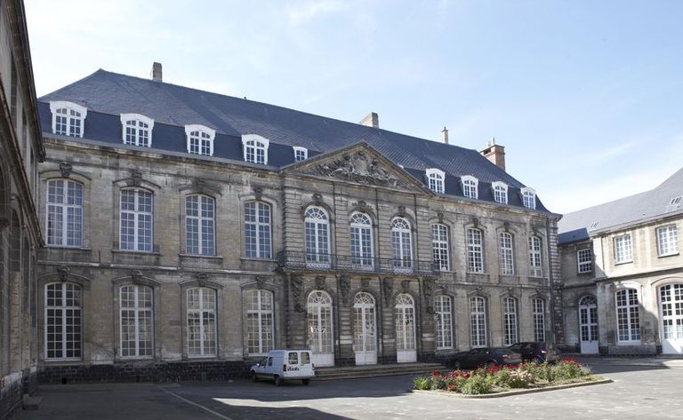 Ancien hôtel de Beaufort, puis collège nationalisé Jehan-Bodel