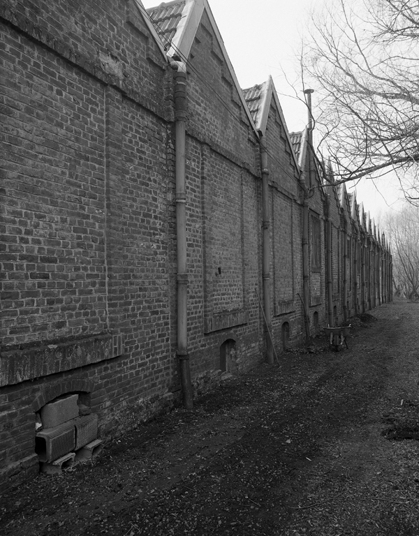 Ancienne filature de laine peignée Simon et Cie d'Esquéhéries, puis Carrissimo Fernand et Fils, puis Germ'Europe puis magasin industriel pour la confiturerie Materne de Boué