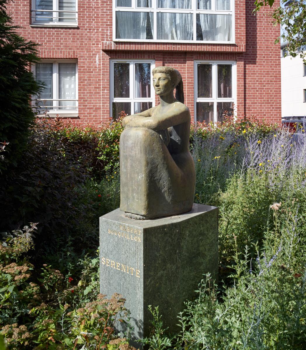 1% artistique du lycée Corot : La Sérénité, bronze de Albert Bouquillon.