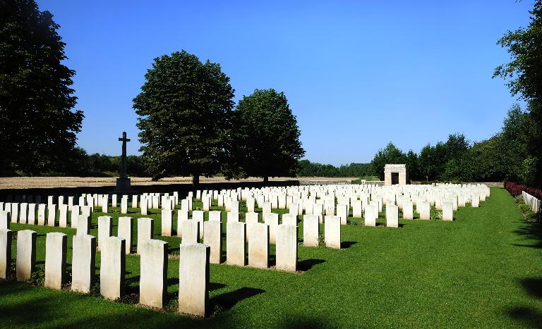 Le cimetière militaire de la vallée du Hem, dit Blighty valley Cimetery (1916-1918)