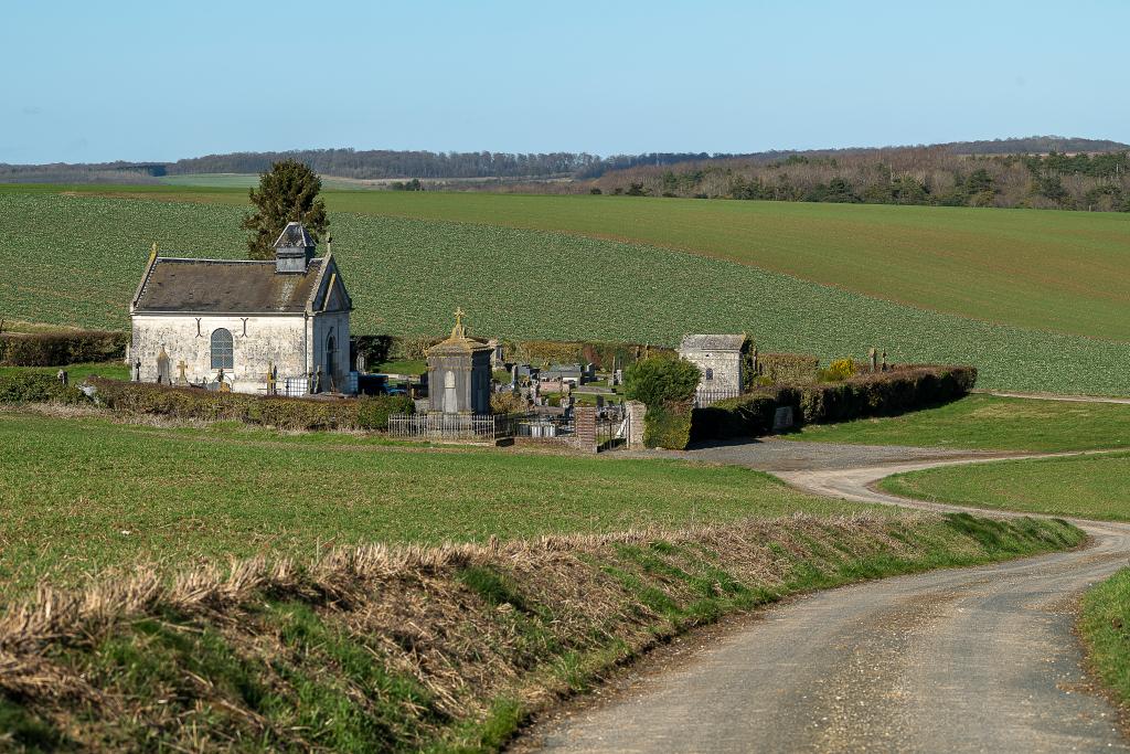 Vue générale du cimetière depuis l'ouest.