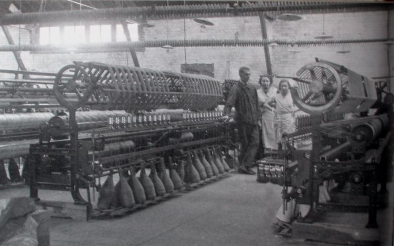 Filature de laine Lefèvre, puis Poiret Frères et Neveu, puis filature de laine et usine de teinturerie des Laines du Bon Pasteur, puis Société des Filatures et Teintureries de Saint-Épin