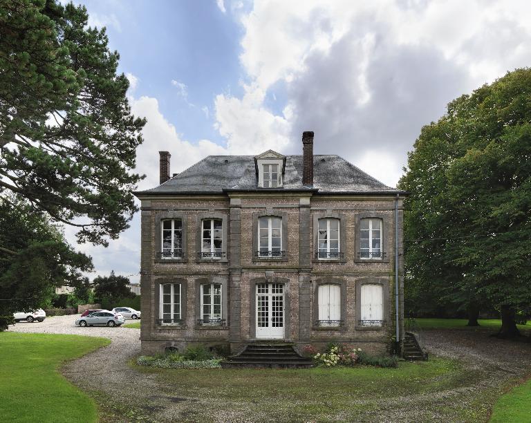 Ancienne demeure Gauthier à Woincourt, puis maison du directeur de l'usine Bricard, aujourd'hui siège de l'union des industries et des métiers de la métallurgie du VImeu