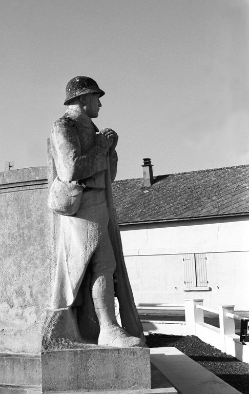 Ensemble de deux statues (figure colossale) : Soldats d'infanterie et de marine