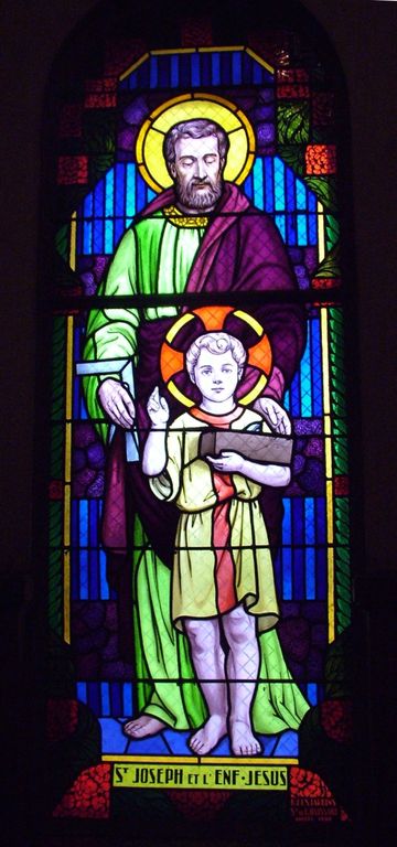 Ensemble de deux verrières à personnages : sainte Thérèse de l'Enfant-Jésus, saint Martin, saint Joseph et l'Enfant-Jésus, saint Pierre
