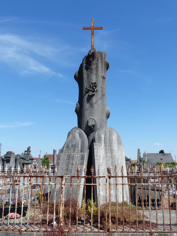 Monument funéraire des familles Dheilly-Postel, Patrice Bouchez-Dheilly et Postel