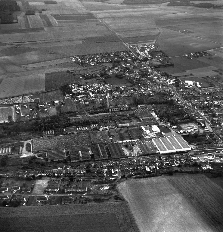 Filature de jute Saint Frères, puis Boussac Saint Frères à Saint-Ouen, devenue corderie, puis usine de fibres artificielles et synthétiques Peaudouce, puis Trioplanex