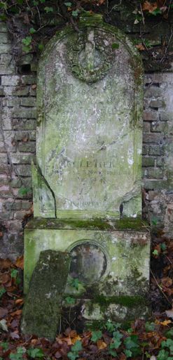 Tombeau (stèle funéraire) de la famille Clabaut-Pelletier