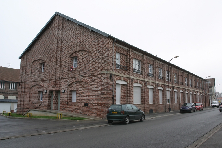 Ancienne usine de dentelle mécanique, tissage de tulle, blanchiment et apprêt Cliff, usine de dentelle Everwear Candlewick, confection Michel et entreprise Zarini, puis atelier de bobinage Bourgeois