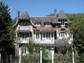 Maison de villégiature, dite Le Chat noir, puis Villa Fanfreluche, actuellement Le Manoir