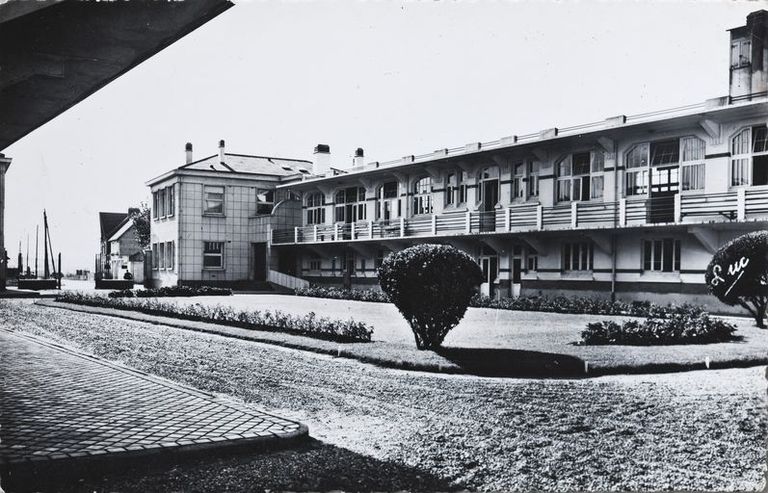 Ancien hôpital marin, dit maison Cornu pour garçons, devenu hôpital Bouville 1, puis sanatorium ou clinique orthopédique Lemaire, enfin centre de post-cure et de réadaptation fonctionnelle, dit centre La Mollière