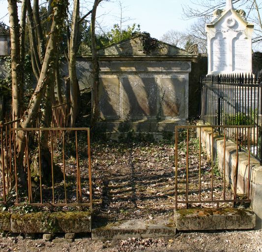 Tombeau (stèle funéraire) de la famille de l'entrepreneur Mangot-Lotiquet