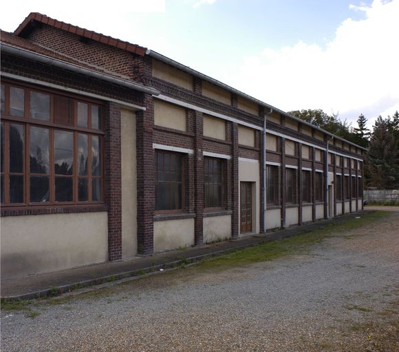 Ancienne brosserie Thomas, devenue usine de menuiserie JM Paillard, puis usine de matériel de bureau Graphos