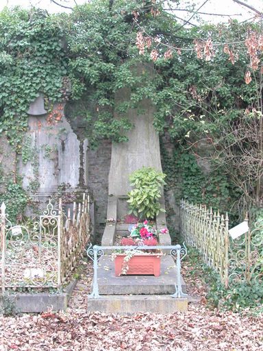 Tombeau (stèle funéraire) de la famille Laigle-Patte