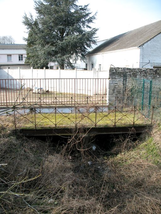 Ancien moulin à blé Coquille, puis usine de préparation de produit minéral (moulin à cailloux) et distillerie, puis moulin à farine, puis usine de construction mécanique Burton, puis Burton-Corblin, puis Howden BC Compressors