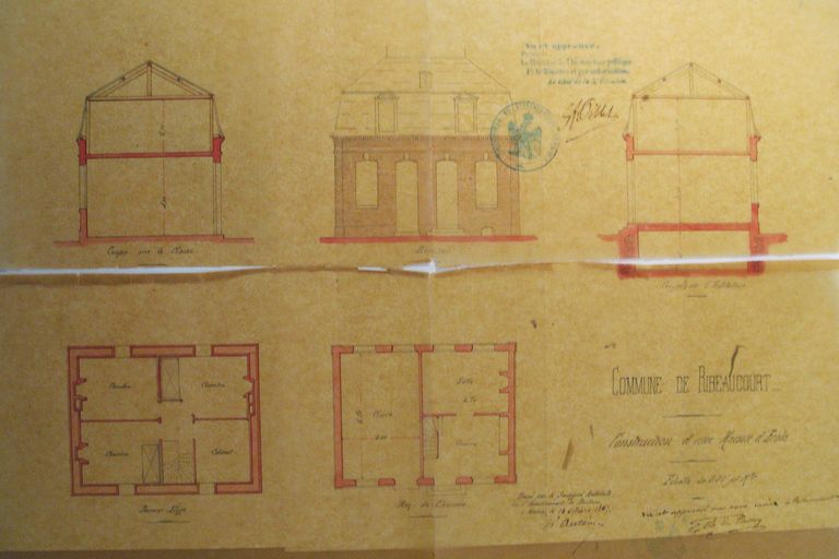 Ancienne école primaire de filles, puis école primaire mixte et mairie, actuelles mairie et médiathèque de Ribeaucourt