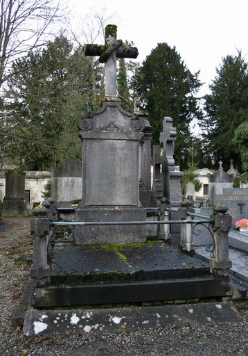 Tombeau (stèle funéraire) de la famille Lavergne