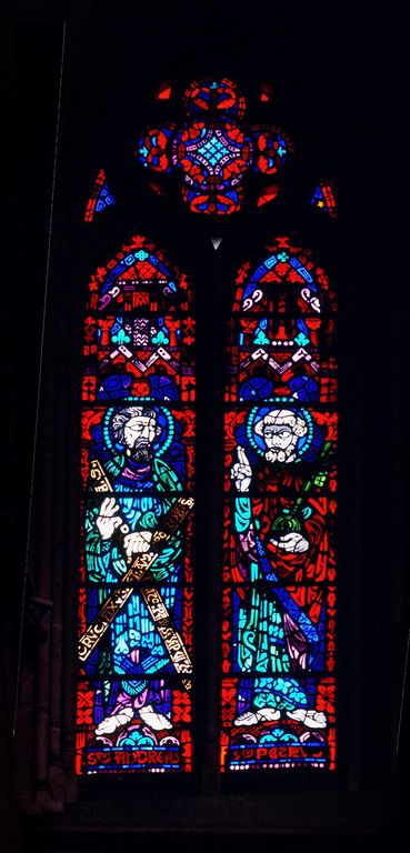 Ensemble de sept verrières figurées du sanctuaire (baies 200 à 206) : Le Christ, la Vierge à l'Enfant et les Apôtres
