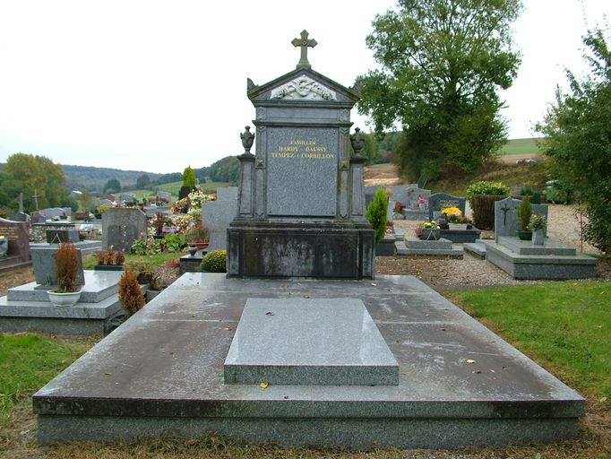 Église paroissiale Saint-Nicolas et cimetière de Canaples