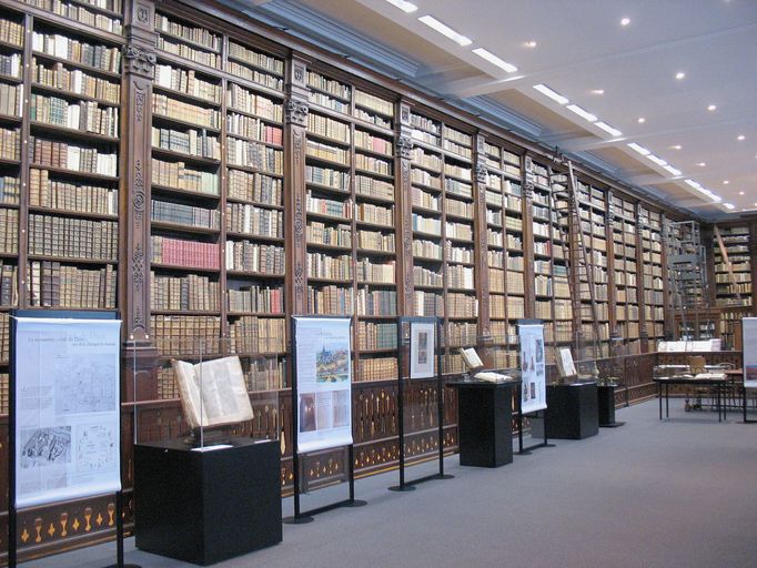 Le mobilier de la bibliothèque de l'agglomération de Saint-Omer