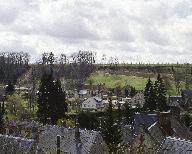 Vue du centre du village et du plateau sud, depuis le nord-ouest.