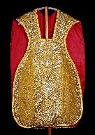Ornement doré (chasuble, étole, manipule, voile de calice et  bourse de corporal)