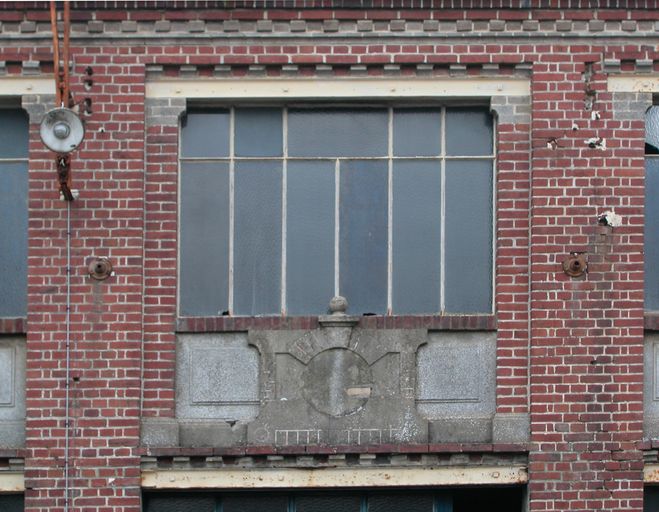 Ancienne briqueterie et usine de poterie Desmarquest, devenue usine de préparation de produits textiles (linière) De Conninck, devenue atelier de chaudronnerie et de mécanique Dubois