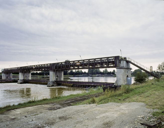 Ecluses sur l'Oise canalisée à Pont-Sainte-Maxence