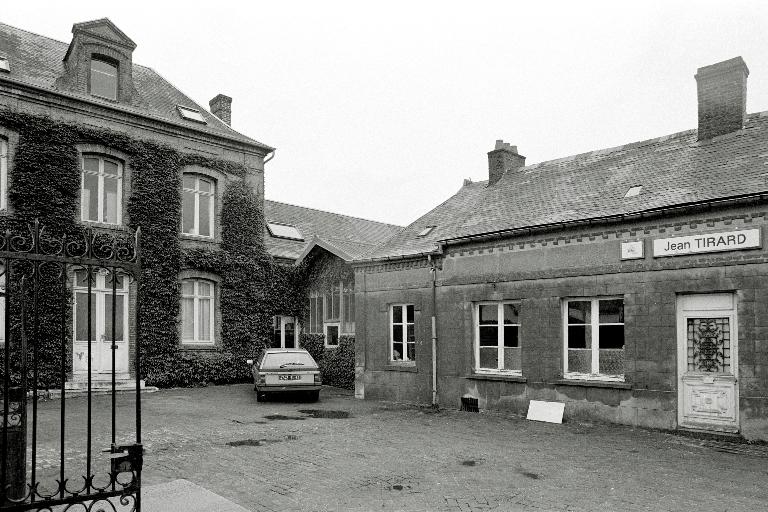 Ancienne serrurerie et fabrique de cadenas Jean-Charles Amable Turles, puis fabrique de serrurerie Eugène Oblet, devenue usine de cadenas Jean Tirard, puis Tirard et Burgaud (vestiges), actuellement entrepôts SAS Tirard