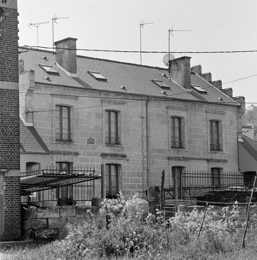 Ancien moulin à farine, puis usine de matériel optique Colmont et Cie, puis Valette et Cie, puis Société Industrielle de Jumelles et Instruments de Précision