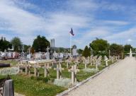 Carré militaire à la mémoire des militaires de la garnison de Péronne décédés de 1874-1900 et aux morts pour la Patrie 1914-1918.
