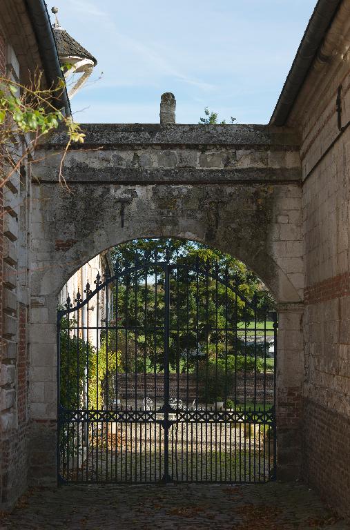 Communs, dépendances et ferme du château