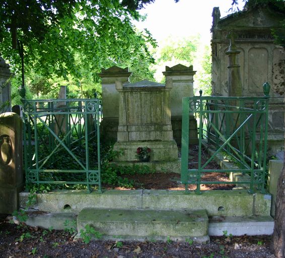 Enclos funéraire des familles Pécourt, Objois et Gallet