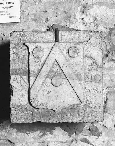 Bas-relief : les armoiries de la famille de Parenty