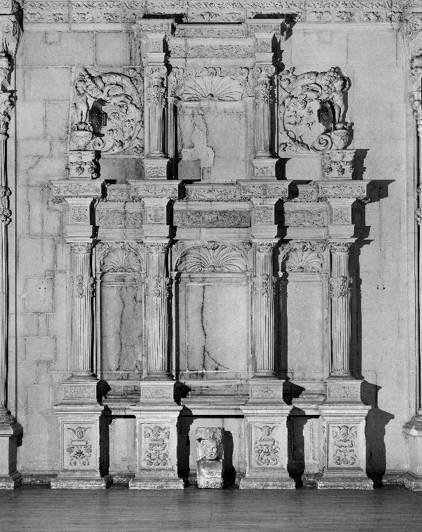 Retable architecturé à niche (ensemble du décor intérieur de la chapelle)