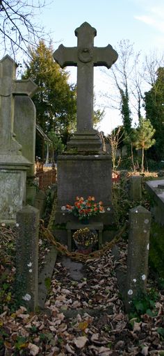 Tombeau (stèle funéraire) de la famille Tavernier-Desvignes