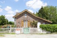 Ancienne maison de garde-barrière, actuellement logement