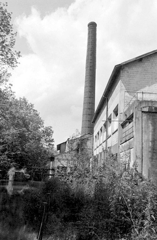 Ancienne usine de papeterie Darras, puis Horne, puis Ball et Horne, puis Maisonneuve, puis Soustre Frères, puis la Rochette Cenpa, devenue usine de ferblanterie Coltel
