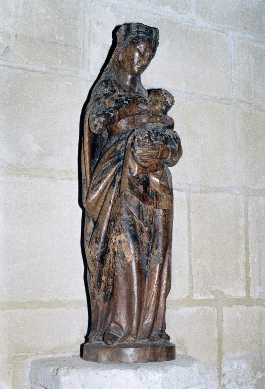 Statue (petite nature) : la Vierge allaitant l'Enfant