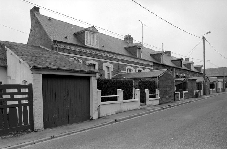 Ancienne serrurerie et fonderie de cuivre Decayeux, puis Edmond Decayeux Fils (E.D.F.), puis Vve Decayeux Fils, puis Tirard-Delabie-Decayeux, puis Tirard et Chuchu Decayeux, puis robinetterie Chuchu Decayeux